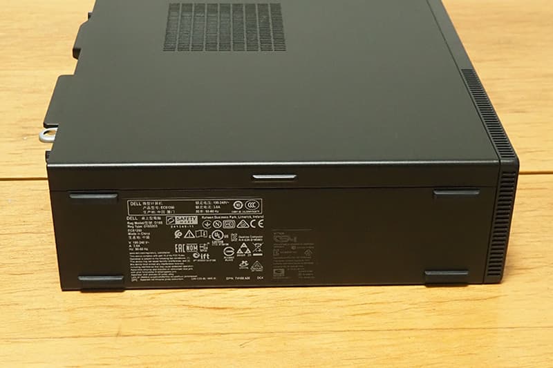 Dell スリム デスクトップの底面