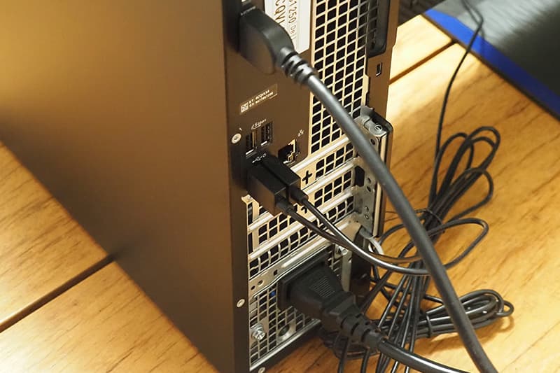 Dell スリム デスクトップのポート